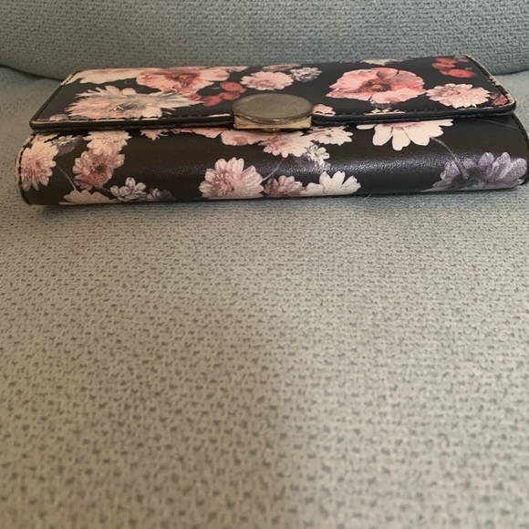 Nine West floral wallet - Picture 3 of 6